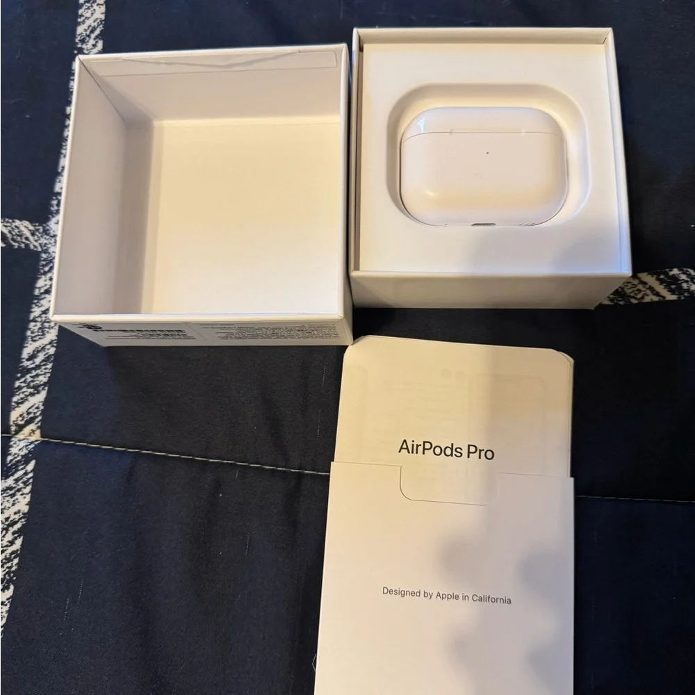 Apple White Wireless Earbuds with Accessories